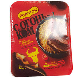 Лапша Роллтон с говядиной по- домашнему с соусом Огненно-острый чили лоток 100г